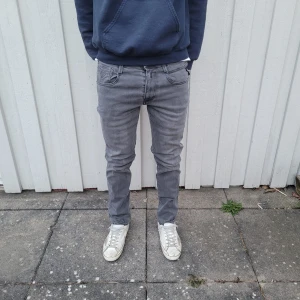 Replay Anbass jeans  - Replay jeans - Modell: Anbass - Storlek: W30/L32 - skick: 9/10 - Nypris runt 2000kr
