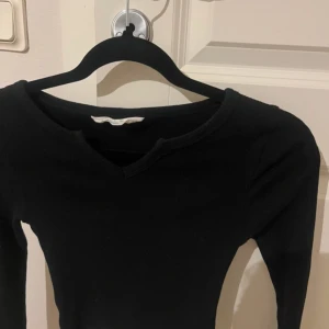 Svart långärmad topp från Primark - Svart långärmad topp från primark i storlek xs