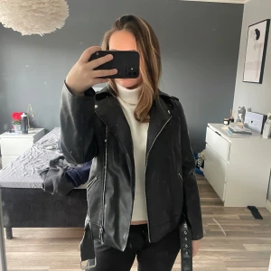 Skinnjacka - Skinnjacka från pieces i storlek xs🫶