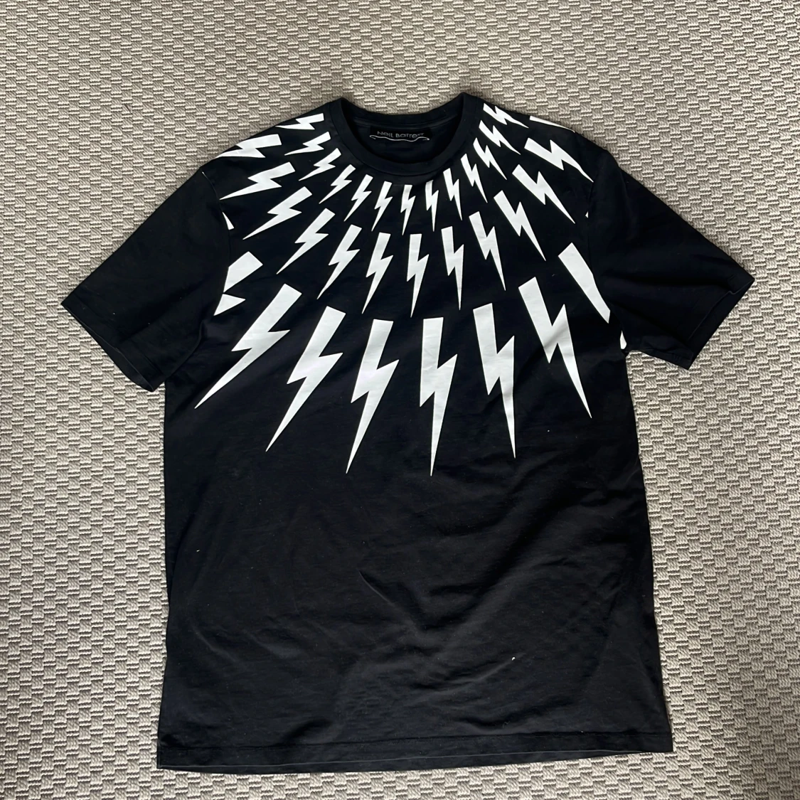 Svart t-shirt från Neil Barrett