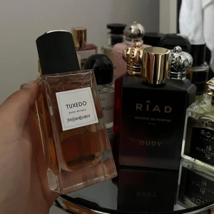 Tuxedo från Yves Saint Laurent - Fint patchouli doft men inget för mig. 75ml flask. Testad bara några sprays. Nypris: 2400 ish. Mitt pris: 2000kr. Byte kan vara intresserad! 