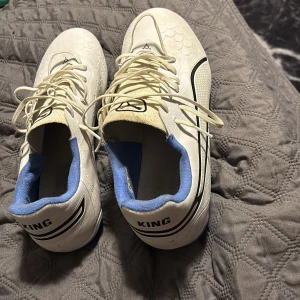 Puma fotbollsskor - Ganska bra skick inte jätte använda och vill bara bli av med dom