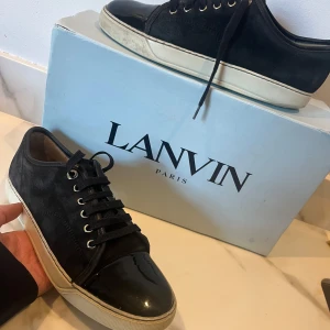 Lanvin skor - Ett par lanvins i storlek 40-41 skorna är i bra skick några defekter som är att sulan är sliten