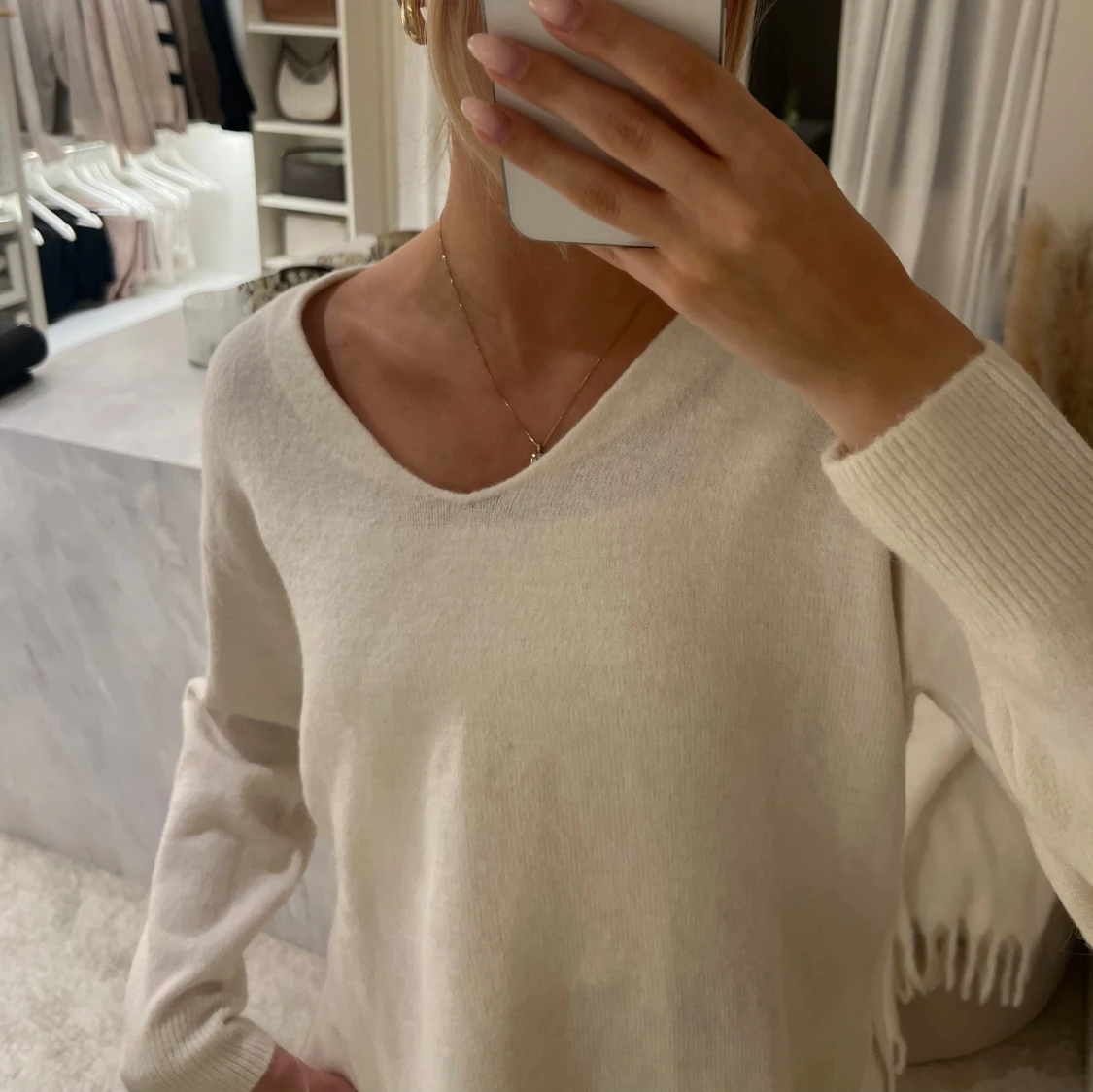 Vit stickad tröja med v-ringning från H&M  - 3