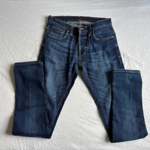 Nudie grim tim Jeans W30 L34 - Slim fit, marinblå, storlek W30 L34, skick 9/10   Kontakta för mer info!