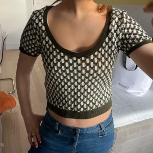 Populär tröja  - Säljer denna supercoola och populära tröjan från Zara❤️