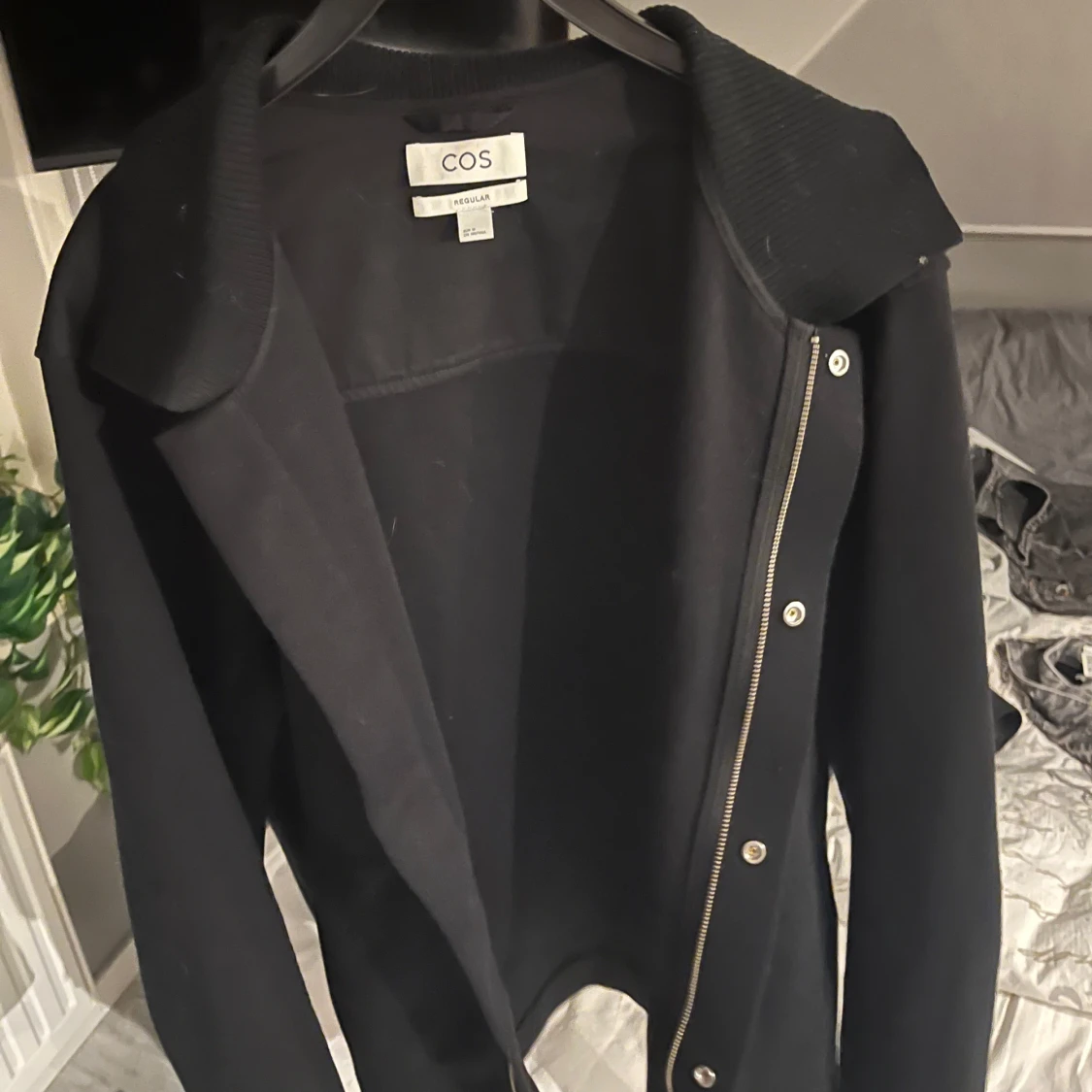 Svart stickad overshirt från COS - 2