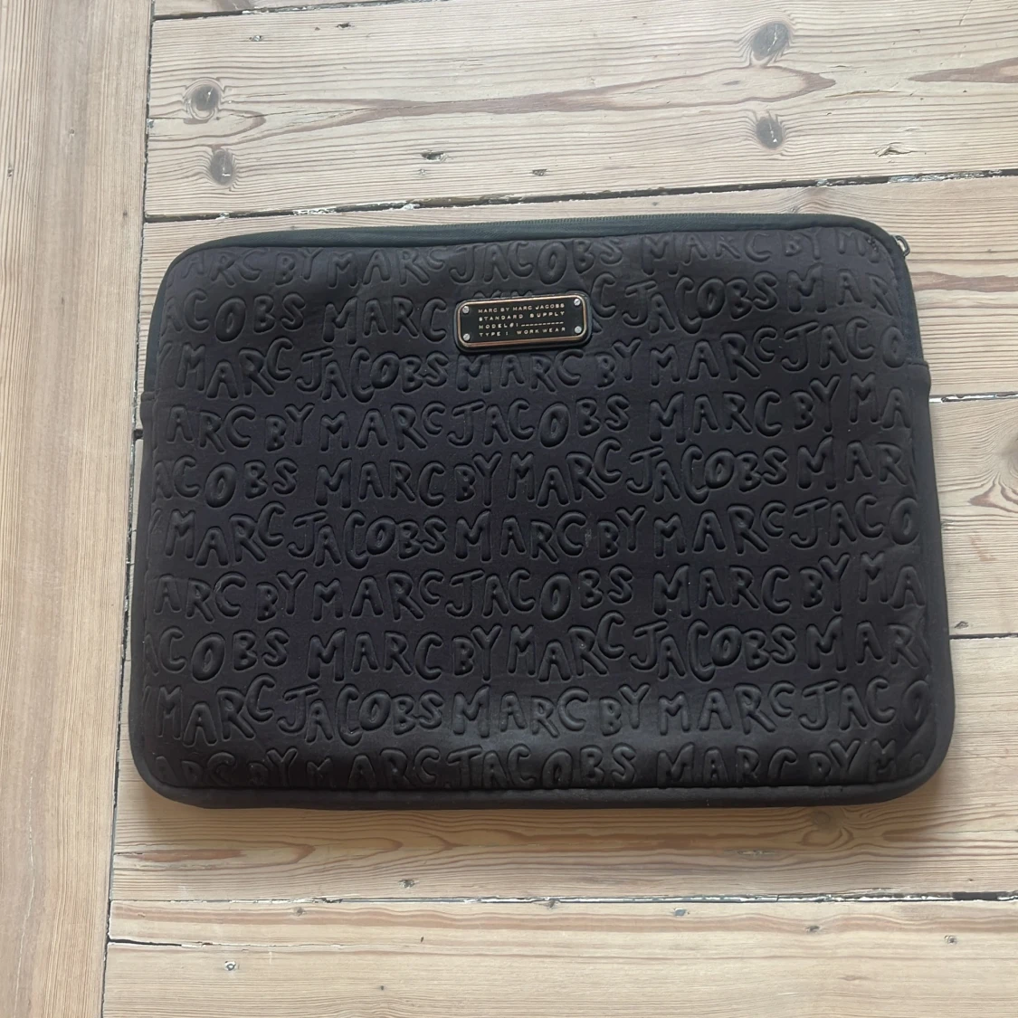 Svart datorfodral från Marc Jacobs