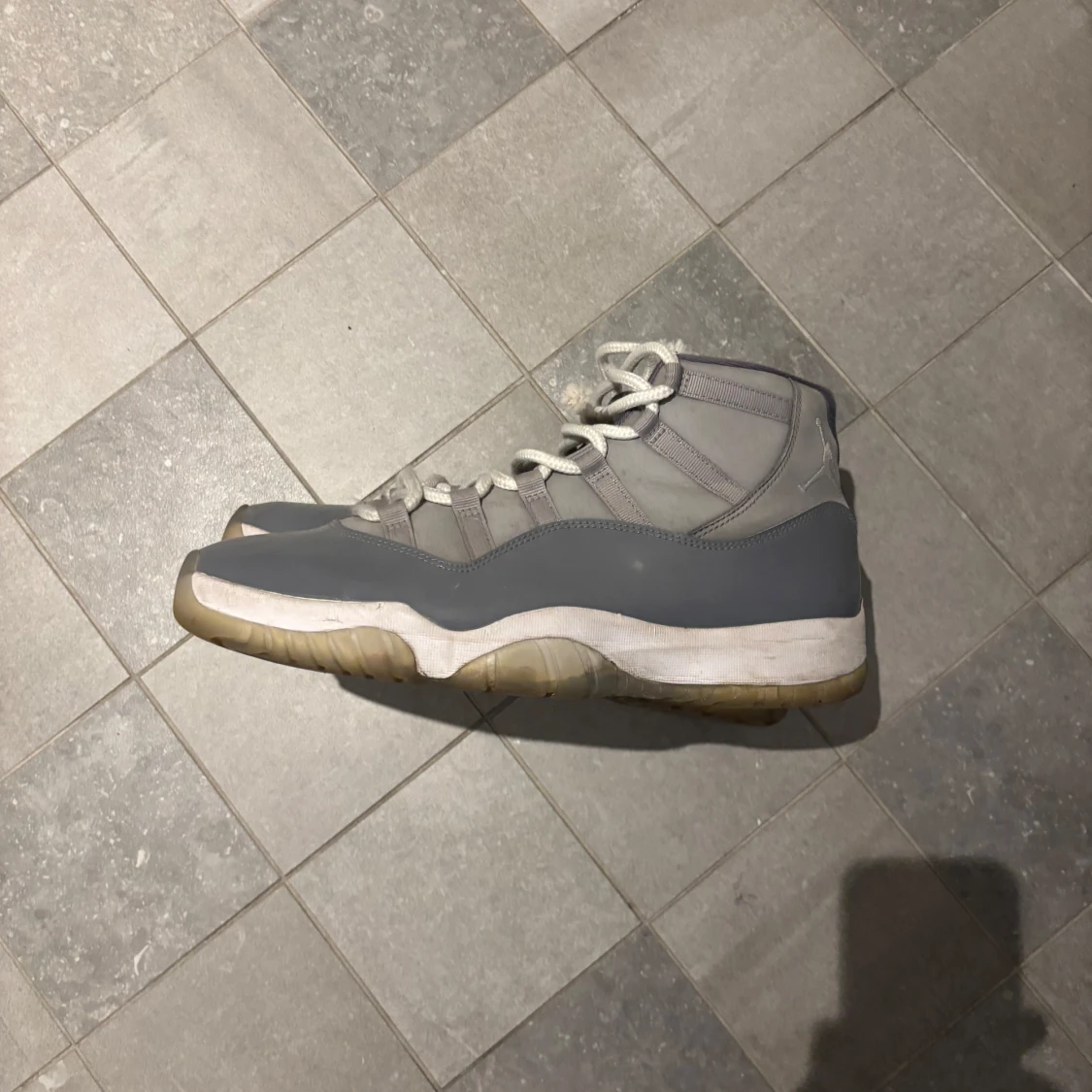 Gråa sneakers Nike Air Jordan 11