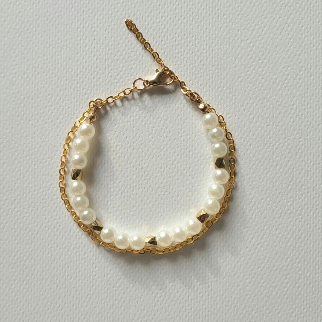 Pärlarmband med guldfärgad kedja - 1