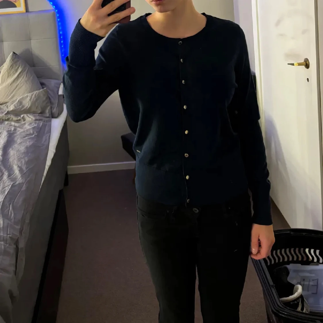 Mörkblå kofta från Holly & Whyte - 1