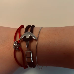 3st armband  - 100kr styck alla 3 för 200kr