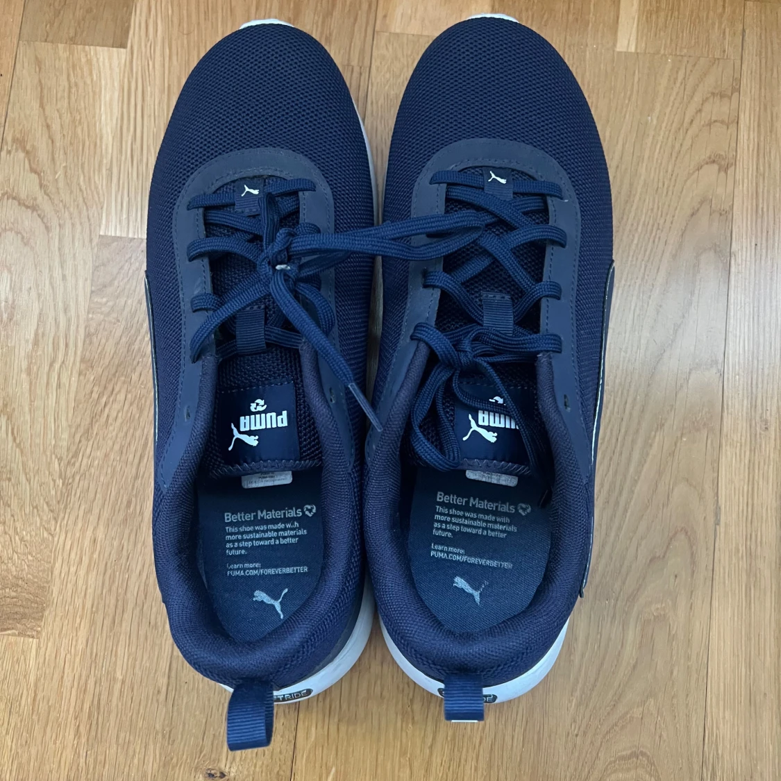 Mörkblå sneakers från Puma