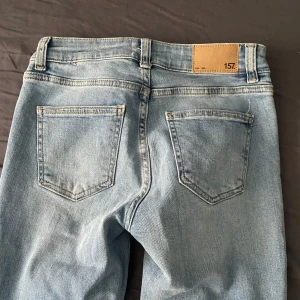 Ljusblå jeansbyxor från 157 - Blåa jeans från lager helt nya 
