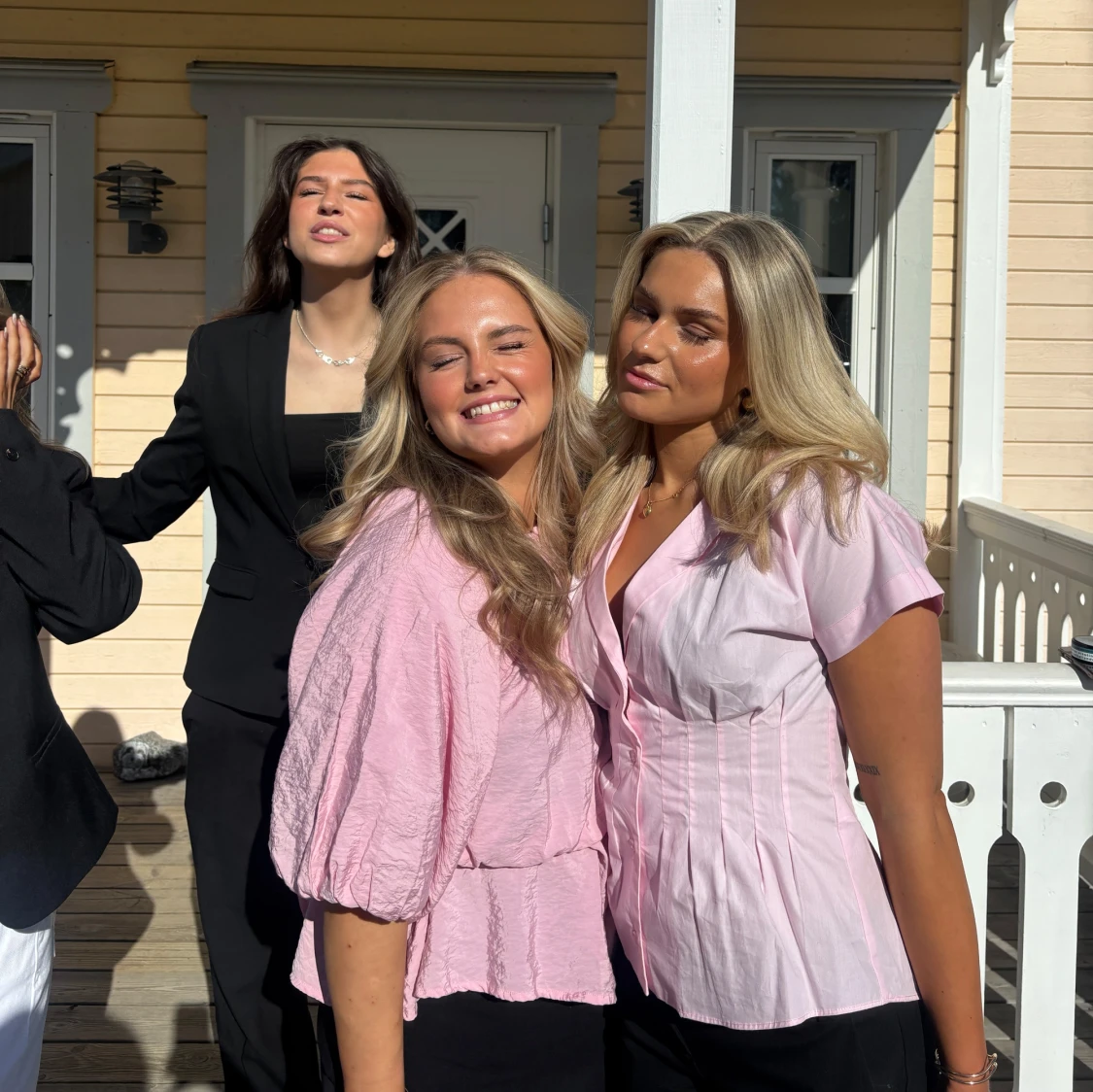 Rosa blus med puffärmar