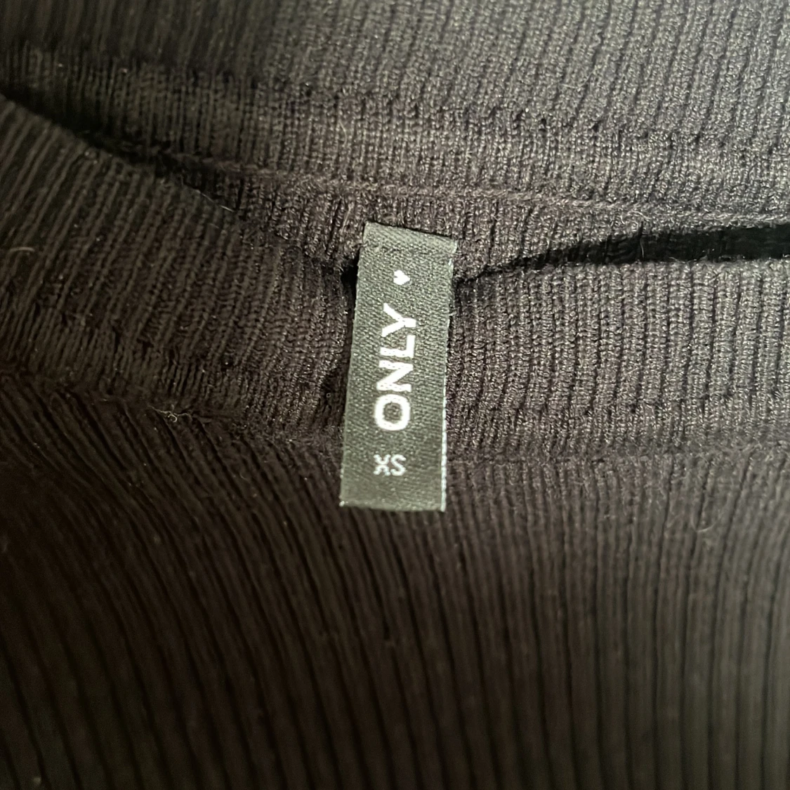 Långärmad tröja med pärldetaljer  - 4