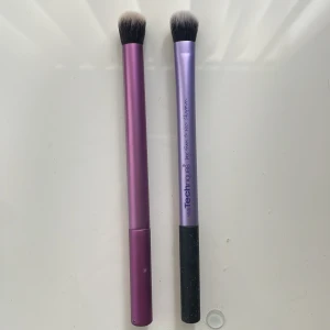 Real Techniques ögonskuggsborstar - Två ögonskuggsborstar från Real Techniques.