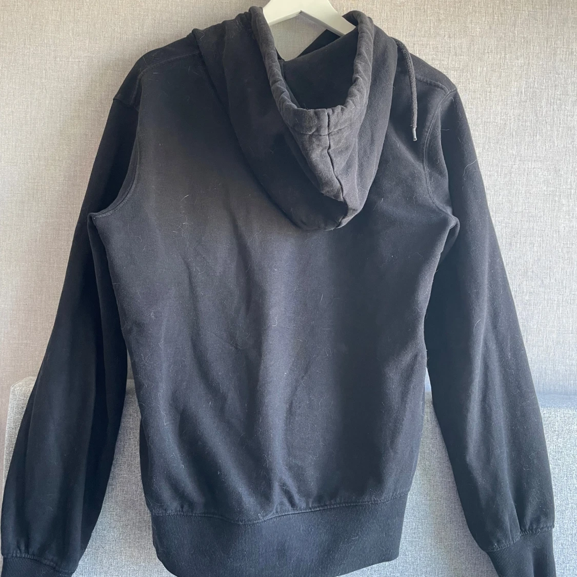 Svart hoodie med dragkedja - 3