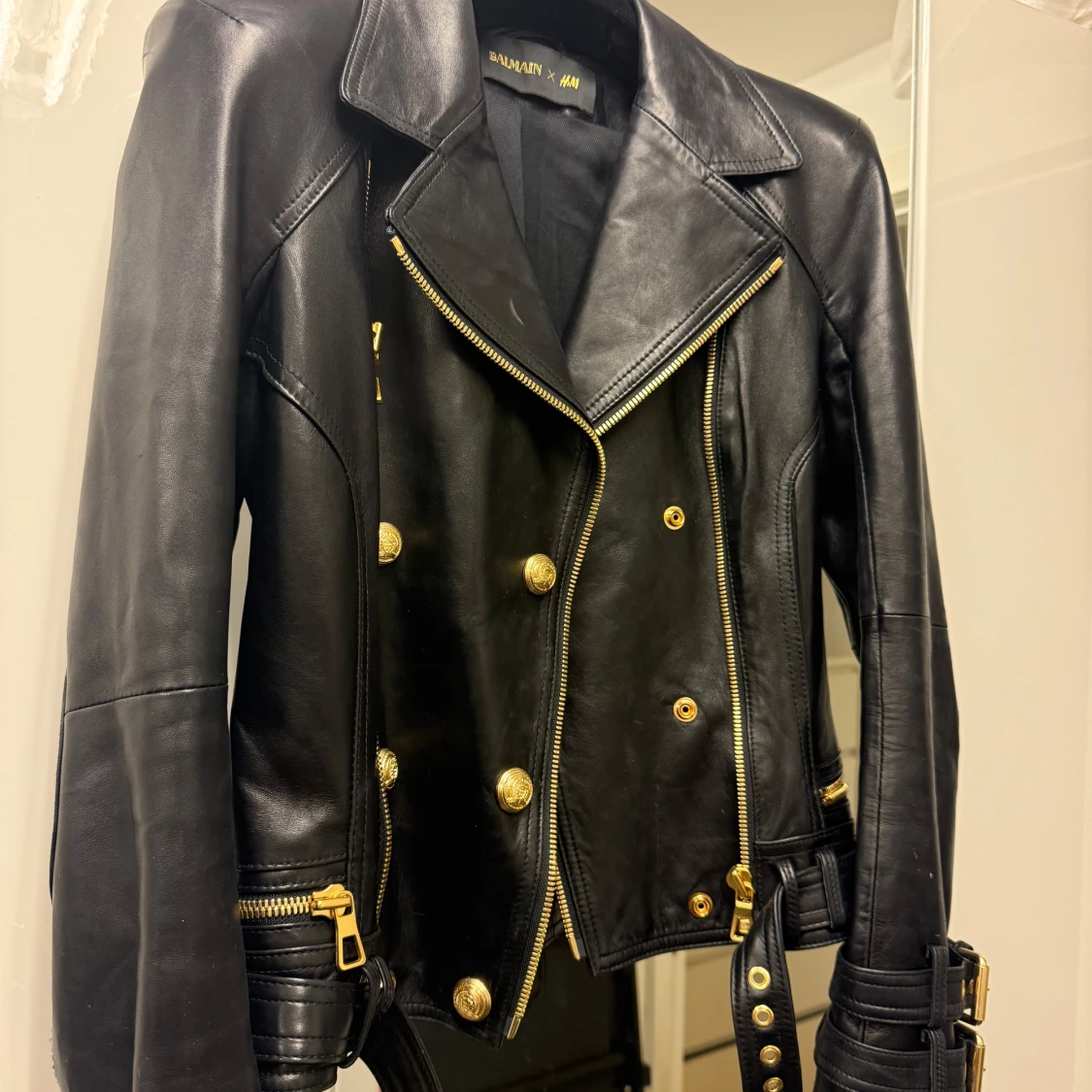 Balmain x H&M svart skinnjacka