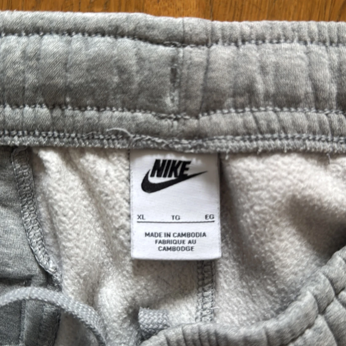 Grå mjukisbyxor från Nike - 2