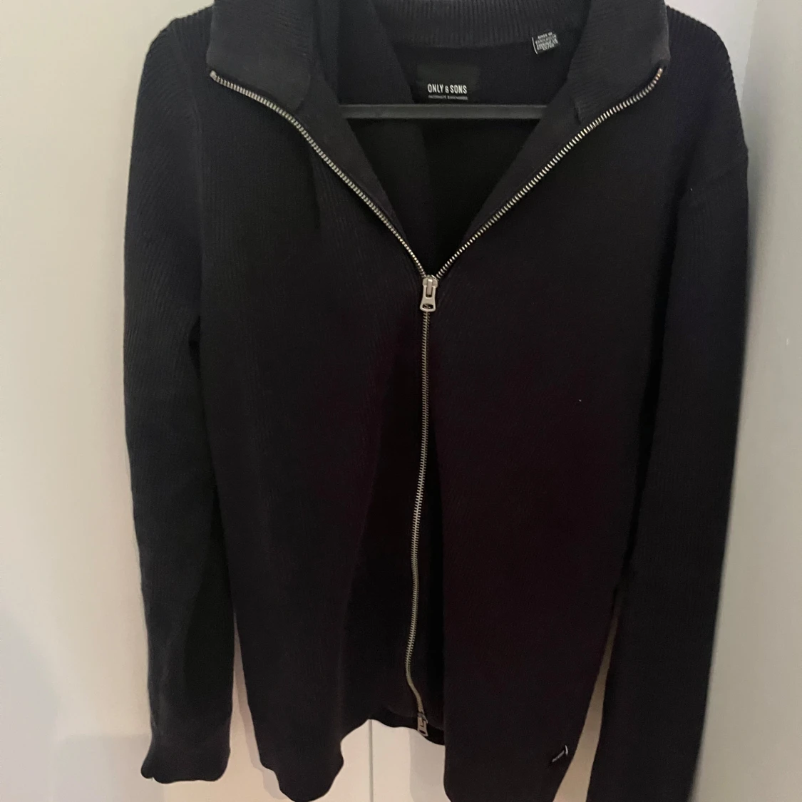 Svart stickad kofta från Only & Sons - 1