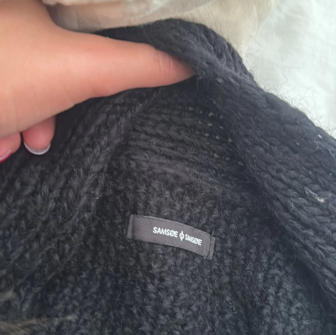 Svart stickad kofta från Samsøe Samsøe - 2