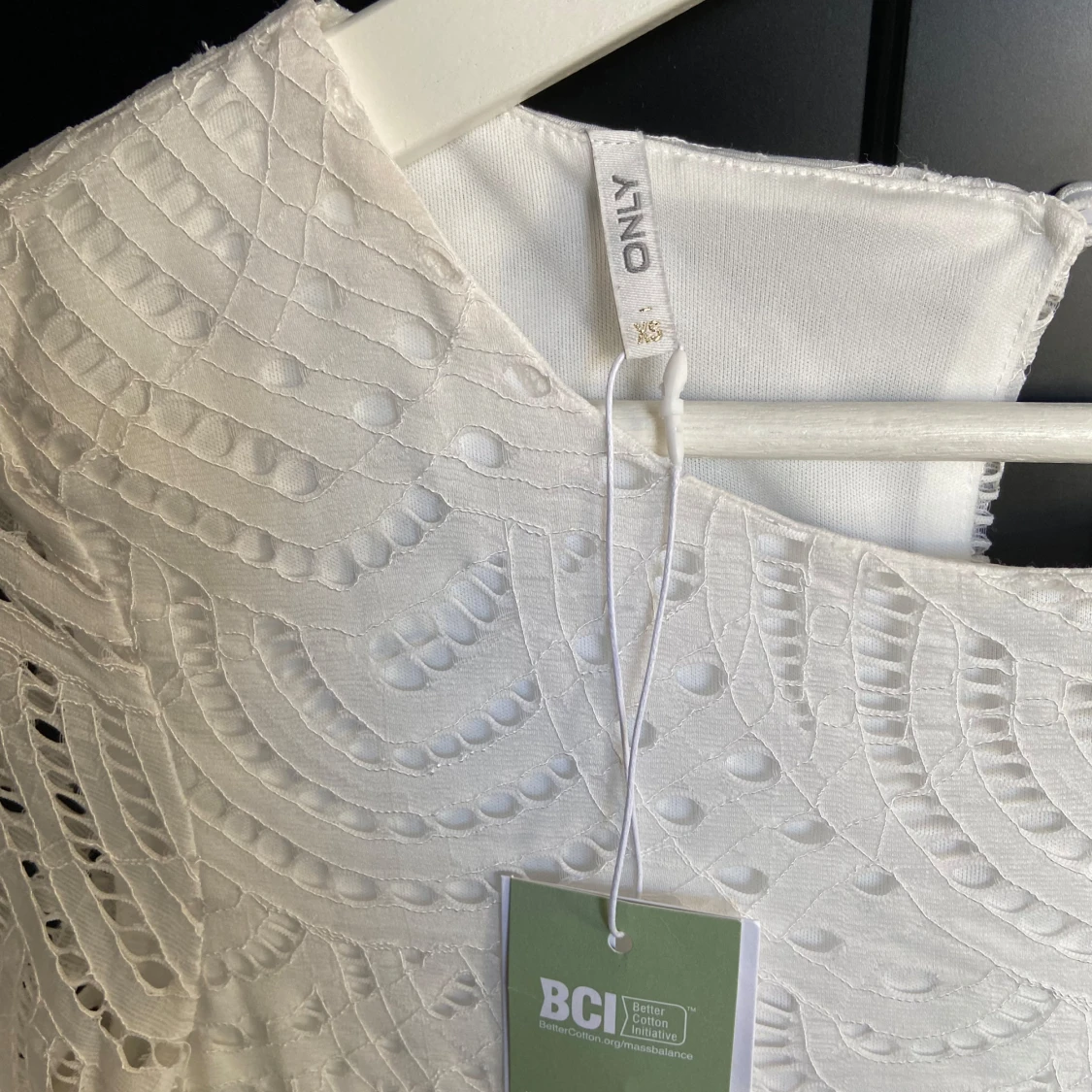 Vit spetsklänning från ONLY XS - 2