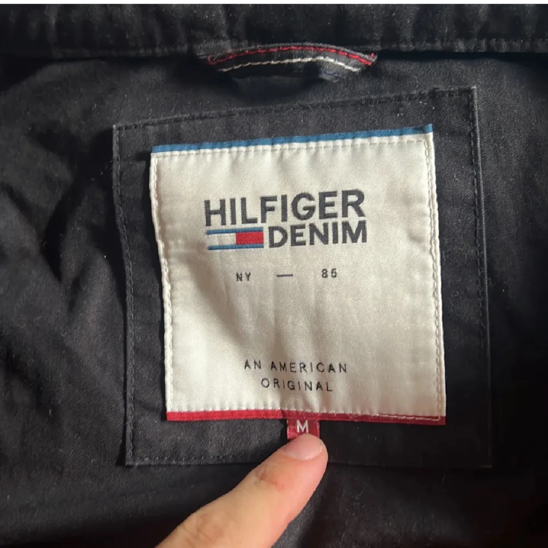 Svart vindjacka från Hilfiger Denim - 2