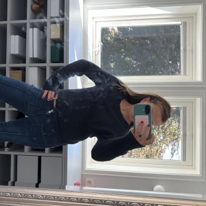 Mörkblå stickad kofta 💕💕 - Mysig mörkblå stickad kofta från Gina! Skit snygg!!💞💞