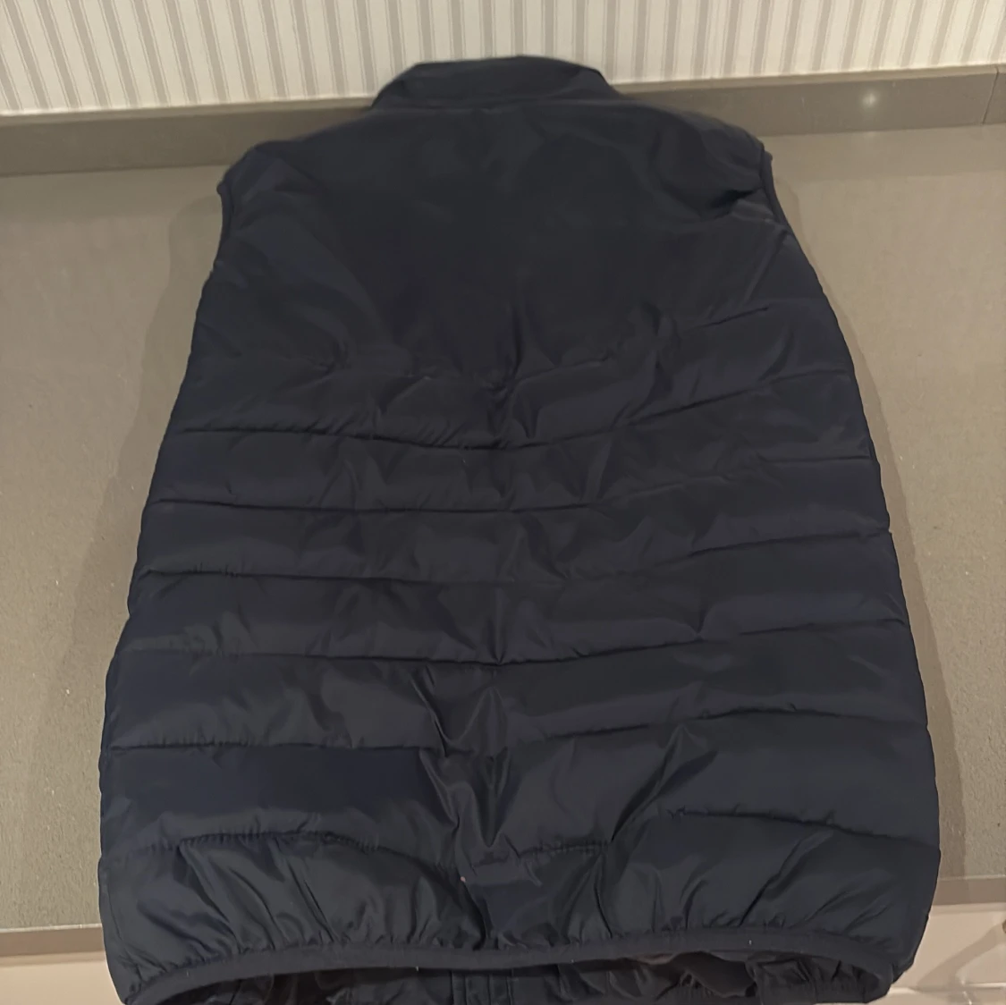 Svart dunväst från Lyle & Scott Junior - 2