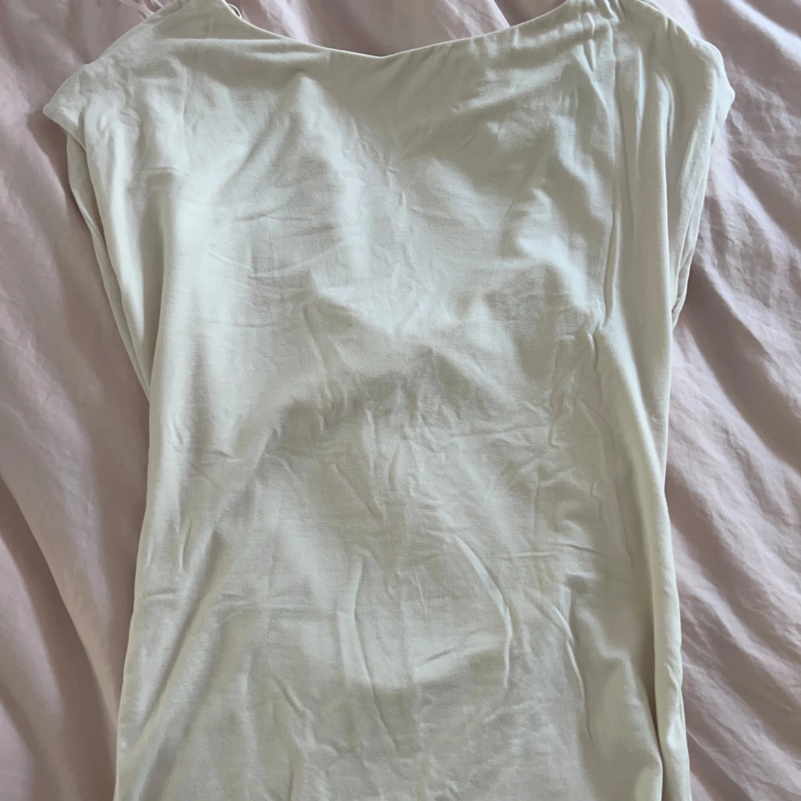 Vit topp med öppen rygg och twist - 3