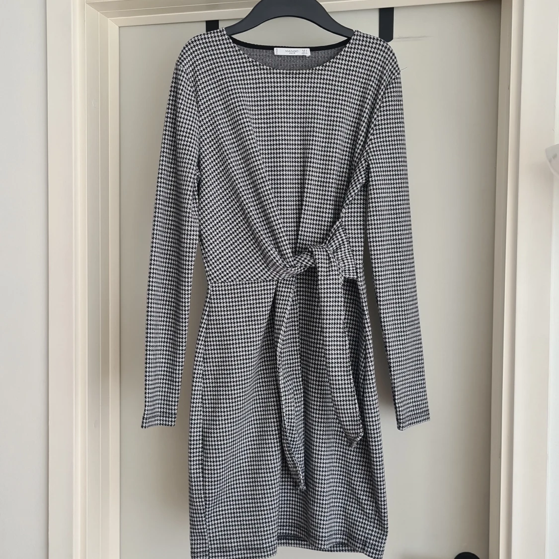 Svartvit rutig klänning Mango S