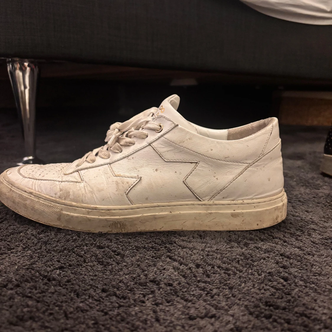 Vita sneakers från Sandays