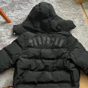 Trapstar jacka - Bra skick inte använd så mycket storlek L