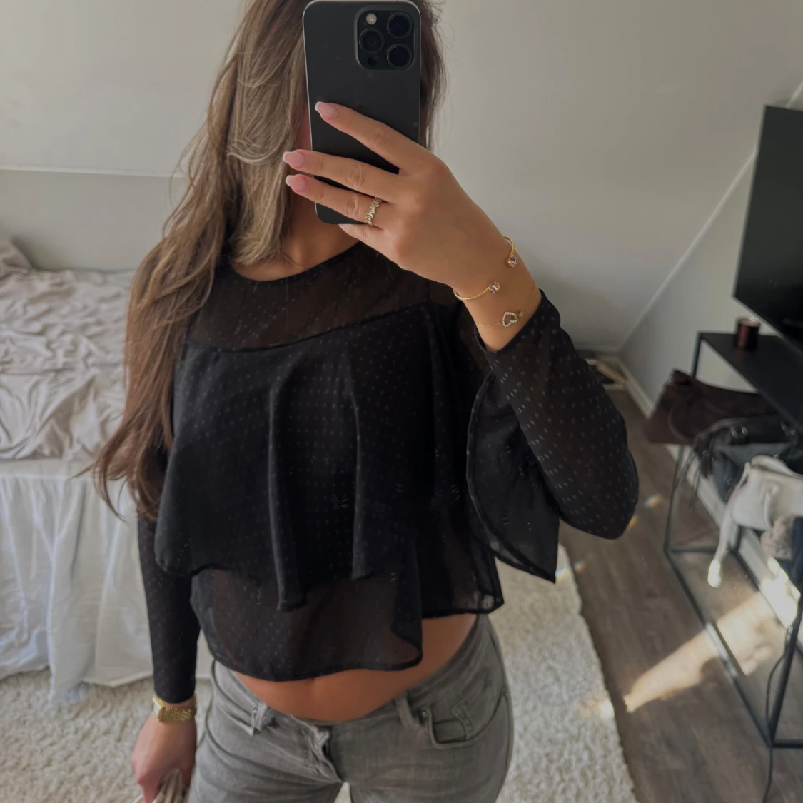 Svart transparent blus med volang - 2