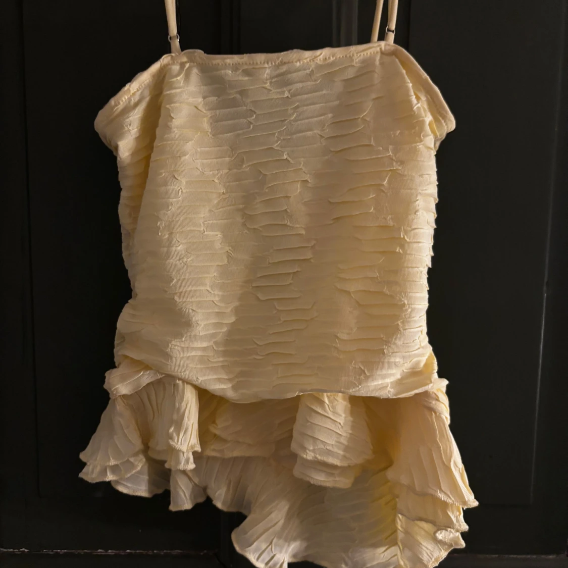 Gul volangtop från Bik Bok  - 2