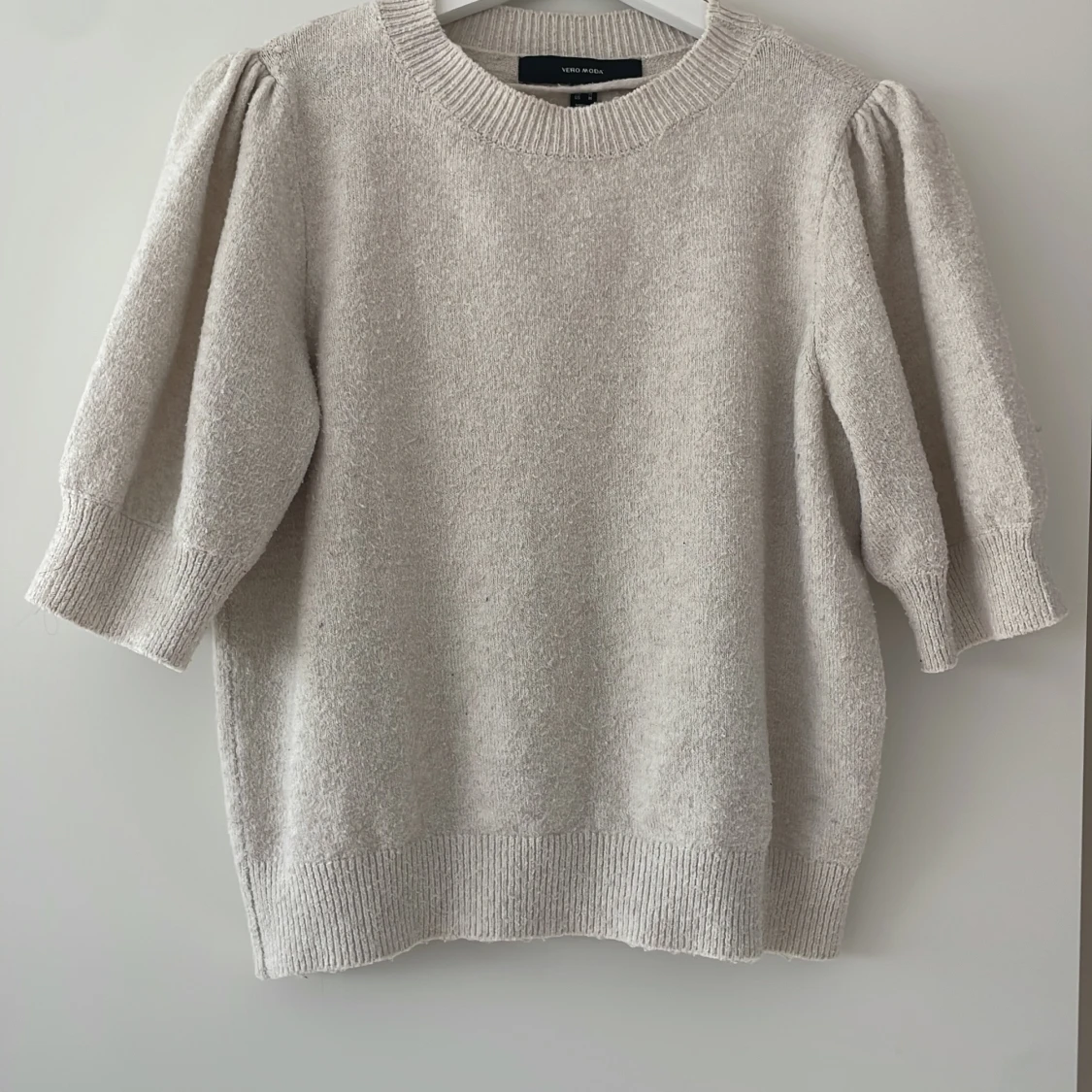 Beige stickad tröja Vero Moda M