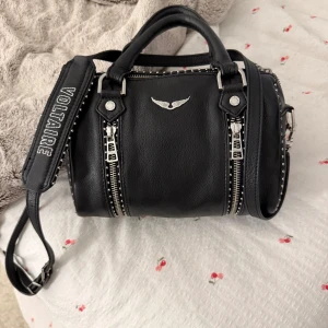 Svart handväska från Zadig & Voltaire - Väldigt bra skick, nypris 4245kr