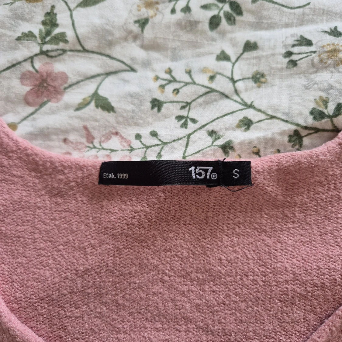 Rosa v-ringad tröja från 157 - 3