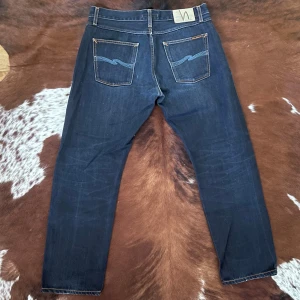 Selvage nudie SharpBengt - Tjena! Säljer dessa sjukt feta selvage jeansen i modellen SharpBengt som ej tillverkas längre, jeansen är i storleken W33/L32, hör av dig vid funderingar!🙌