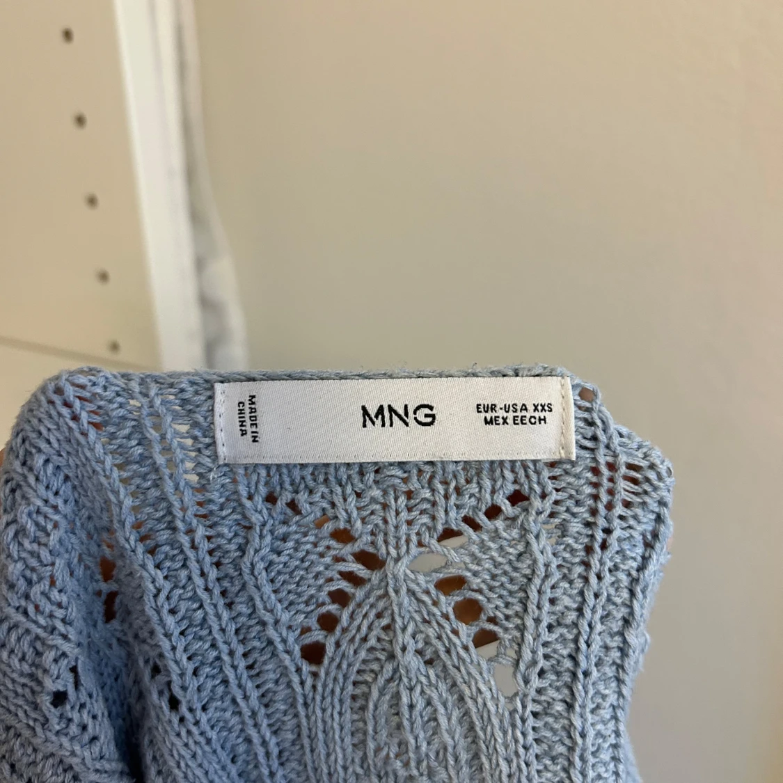 Ljusblå croppad stickad tröja MNG - 2