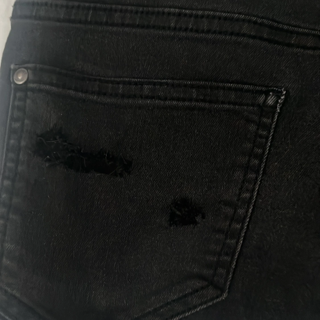 Svart mini-skirt från Detroit Denim - 2