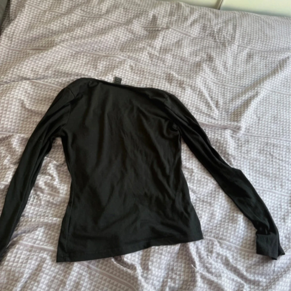 Svart urringad tajt tröja  - 2