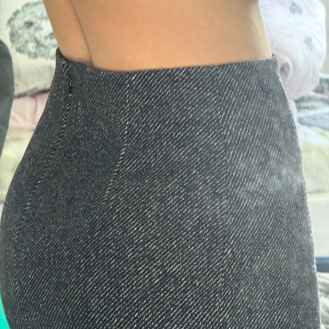 Grå kortkjol med slits från Stockh LM