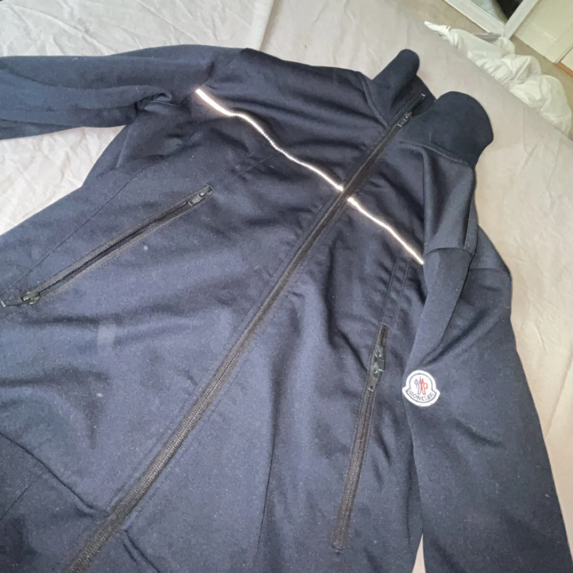 Svart Moncler vindjacka med dragkedja