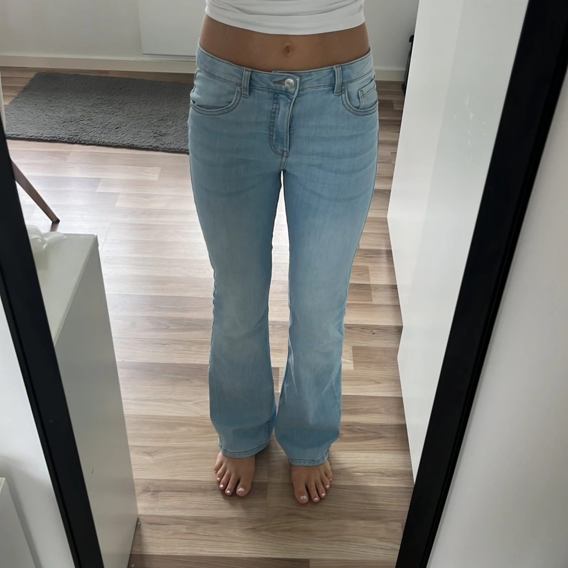 Ljusblå bootcut jeans 