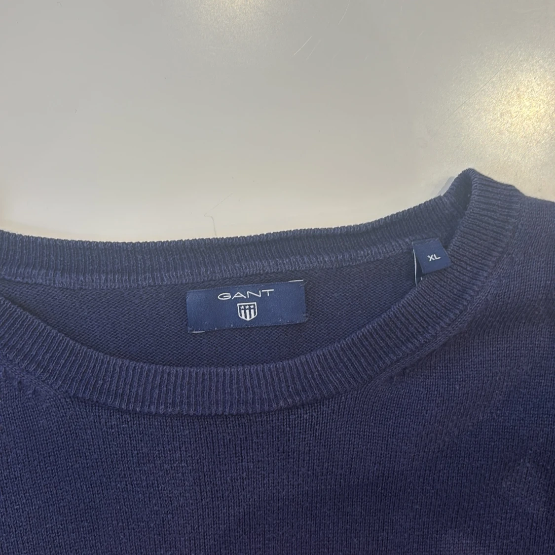 Marinblå stickad tröja från GANT XL - 1