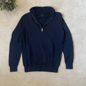Marinblå half zip tröja Matinique - Marinblå Half Zip tröja Matinique | Skick – 9/10 | Size – S | Hör av dig vid minsta fråga eller fundering!!