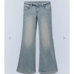 Cheap monday jeans  - Snygga cheap monday jeans köpta från weekday, jätte bra skick endast andvända en gång! Helt slutsålda och Orginalpris ligger på 399kr! Köp gärna genom Plick, tar emot prisförslag!🩷🩷