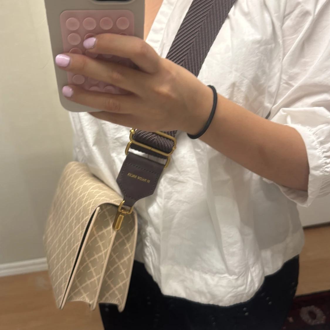 Beige axelväska från Malene birger - 1